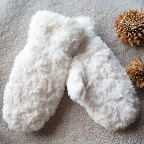 New Women's Mittens White Faux Fur Lined Winter Fashion Gloves Cozy luxury - Picture 5 of 9